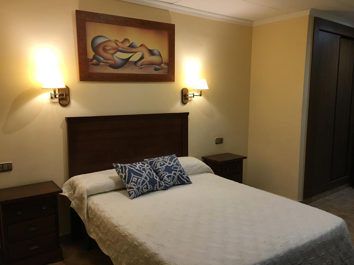 Hostal Meson Arboleas Exterior photo